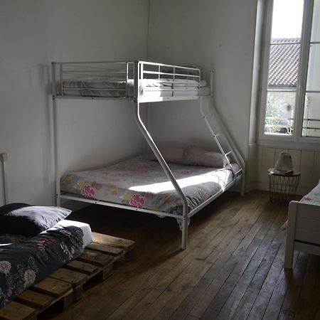 Grande Chambre D'Hote Pour 4 A 5 Personnes Bed & Breakfast Chef-Boutonne Exterior photo